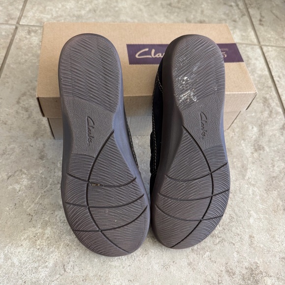 CLARKS - Picture 3 of 3